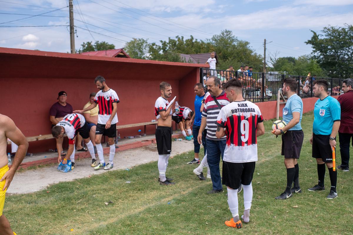 Despre fotbal, criză economică și educație sexuală la Orbeasca - Botoroaga: „Nu mi-e frică de niciun război!” + „Noi ținem și cu Steaua, și cu FCSB”