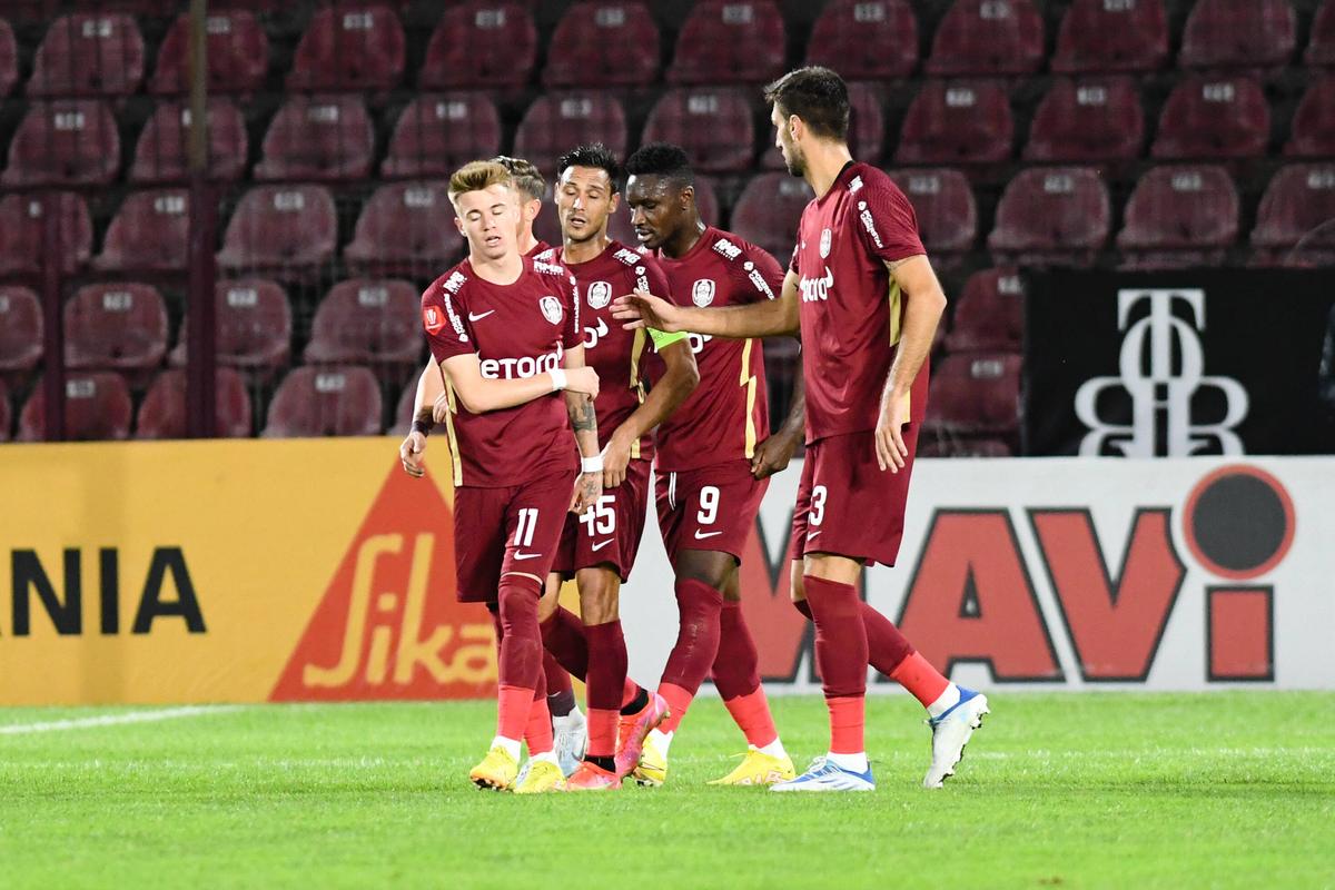 Au cel mai vârstnic lot din Liga 1 și se întrec în cadouri pentru adversari