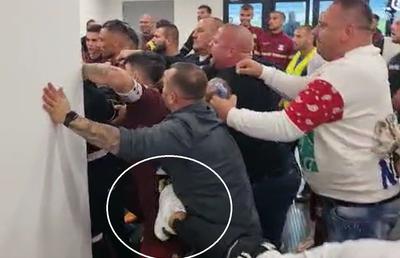 Imagini noi cu scandalul de la vestiare: Săpunaru, lovit de un bărbat cu hanoracul lui FCU! Moldovan l-a luat în primire: „De ce dai, mânca-ți-aș?!”