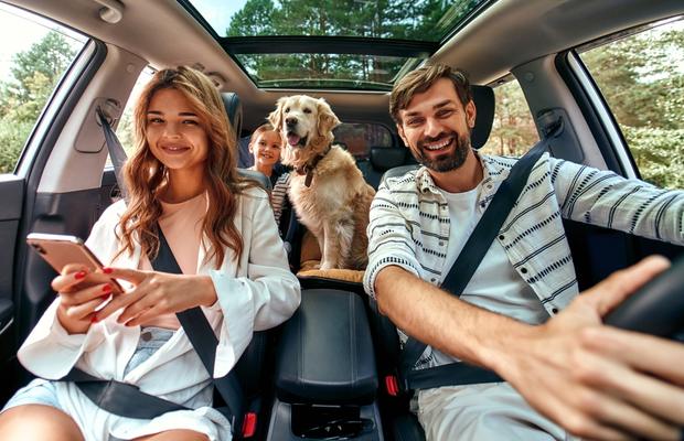 3 avantaje ale închirierii unei mașini când mergi să vizitezi un oraș