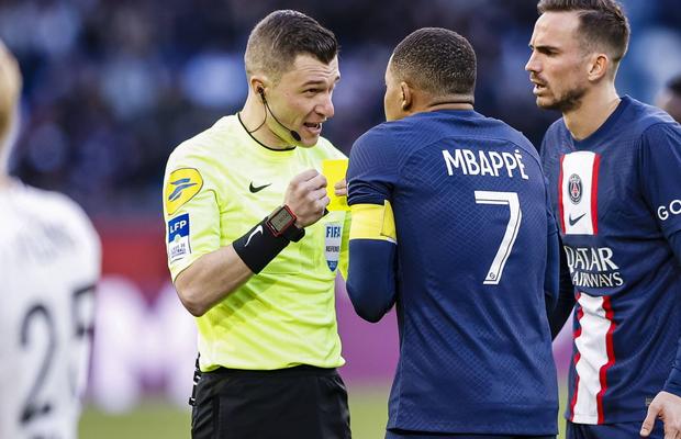Ne arbitrează un agent imobiliar! Detalii mai puțin știute despre „centralul” de la România - Kosovo și un amănunt care-i îngrijorează pe „tricolori”