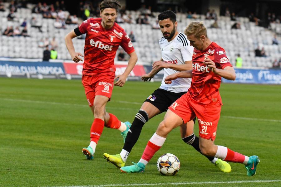 Cristian Mihai (aici într-un meci cu Dinamo din martie) a fost integralist în etapa de debut a noii Superligi (1-1 cu Rapid) / Foto: Imago Doi puști din Superliga au intrat în Top 100 talente U20 ale Europei