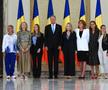 Camelia Voinea, Violeta Beclea, Simona Amânar, Nadia Comăneci, Doina Melinte,, Laura Badea și Alina Dumitru, medaliate la Jocurile Olimpice alături de președintele României FOTO Roxana Fleșeru