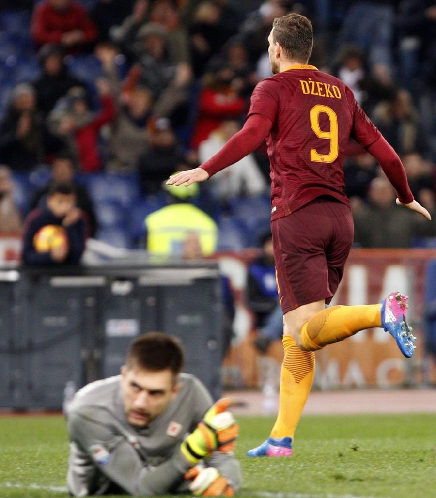 Ales fotbalistul anului 2015, Tătărușanu a fost bătut de două ori de bosniacul Dzeko în februarie 2017, la AS Roma - Fiorentina 4-0 / Foto: Imago Cipriantologic