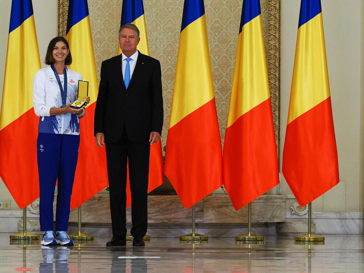 Klaus Iohannis i-a decorat pe sportivii români medaliați la Jocurile Olimpice și Paralimpice de la Paris » Cine a primit cea mai înaltă distincție
