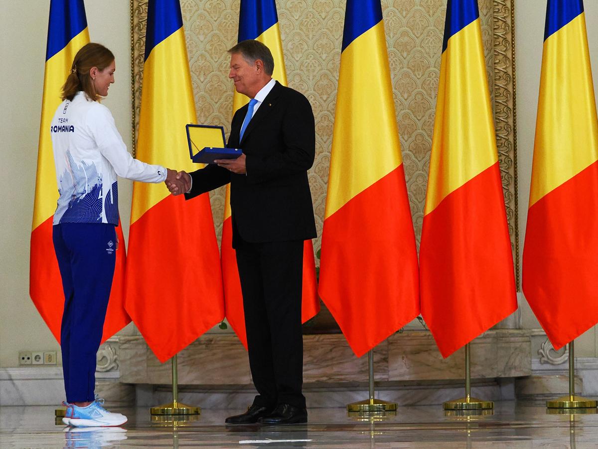 Klaus Iohannis i-a decorat pe sportivii români medaliați la Jocurile Olimpice și Paralimpice de la Paris » Cine a primit cea mai înaltă distincție