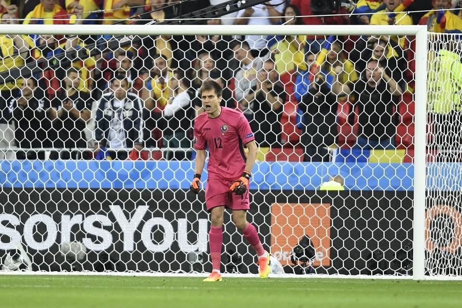 Ciprian Tătărușanu, în timpul partidei cu Albania de la Euro 2016 / foto: Arhiva Gazetei Sporturilor S-a retras Gulliver! » De la „Apără Tătărușanu!” la coșmarul Sadiku: 5 momente emblematice din cariera fostului internațional român
