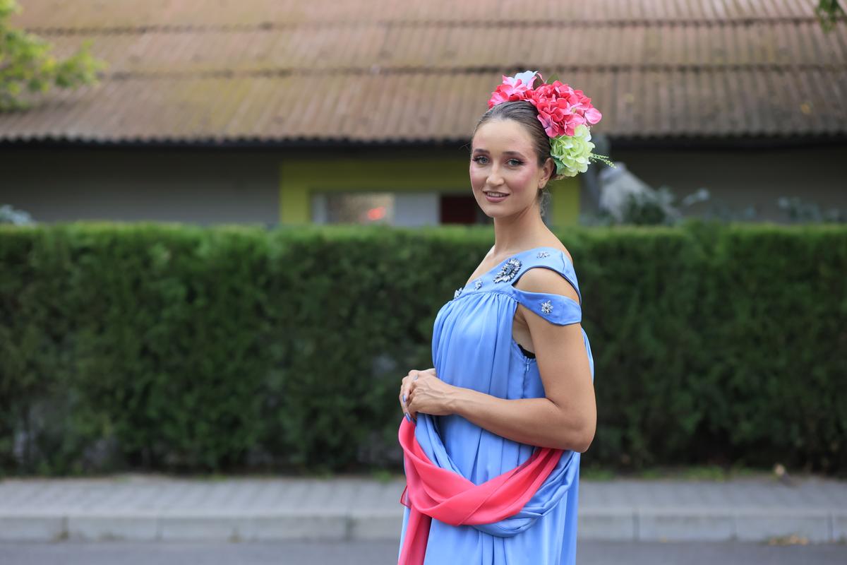 Simona Radiș și Sabrina Voinea, ravisante pe podiumul de la Bukarest Fashion Week: „Îmi dau lacrimile!” + Cu ce vedete s-au întâlnit în culise