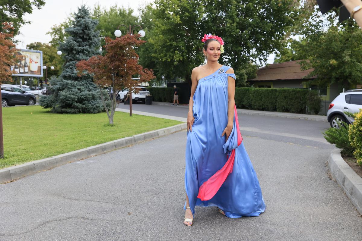 Simona Radiș și Sabrina Voinea, ravisante pe podiumul de la Bukarest Fashion Week: „Îmi dau lacrimile!” + Cu ce vedete s-au întâlnit în culise