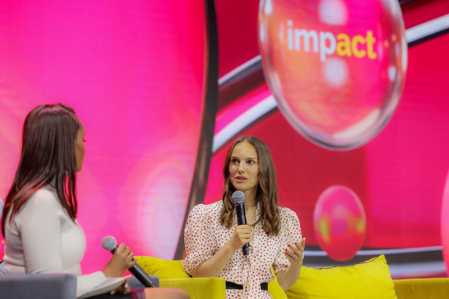 Michelle Obama urcă pe scena IMPACT București. JIDVEI, vinul oficial al celui mai important eveniment de business & tech din Europa de Sud-Est.