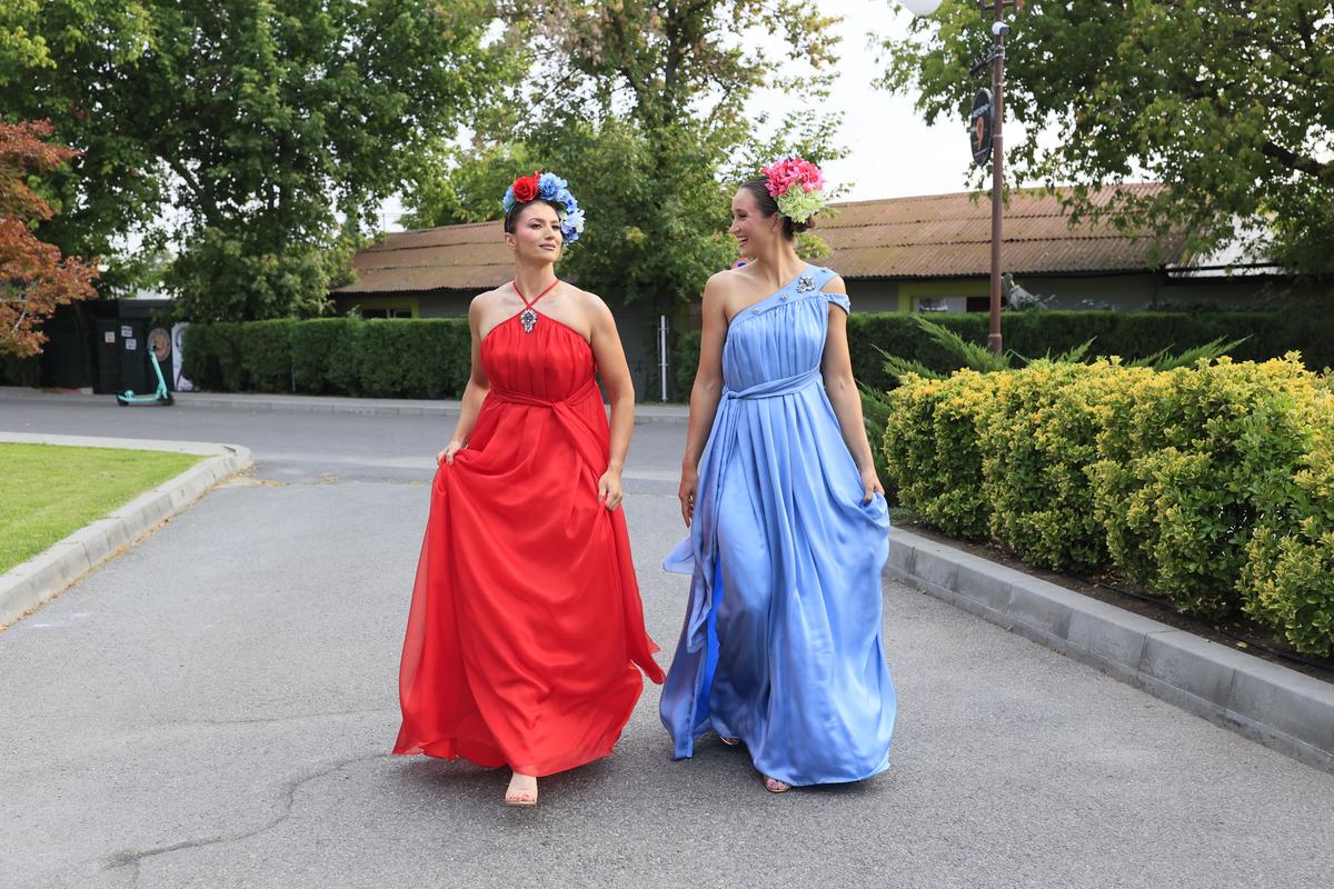 Simona Radiș și Sabrina Voinea, ravisante pe podiumul de la Bukarest Fashion Week: „Îmi dau lacrimile!” + Cu ce vedete s-au întâlnit în culise