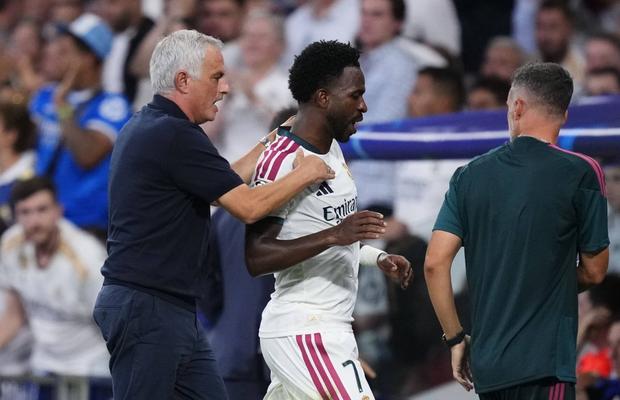 Mourinho îl apără iar pe Vinicius: „Mi-a frânt inima să-l văd în acea situație... Nu a găsit bucuria de a fi decisiv”