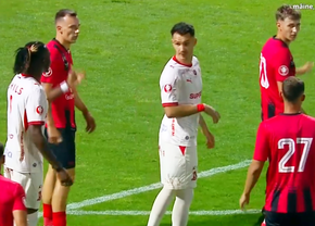 Csikszereda - Dinamo » Meci ÎNTRERUPT timp de un minut! Anunț la stația de amplificare a stadionului