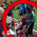 Alisson Becker, portarul lui Liverpool, distruge tăblița electronică a arbitrului de rezervă în meciul cu Nottingham Forest / Foto: captură YouTube
