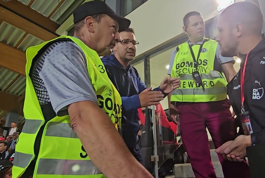 Andrei Bendeac, în dialog cu oficialul lui Csikszereda / FOTO: Captură video @golazo.ro „A fost ultima dată!” » Președintele lui Csikszereda acuză: „Au început să înjure cei de la Dinamo. A ieșit un circ” + Dinamo reacționează cu un amplu comunicat