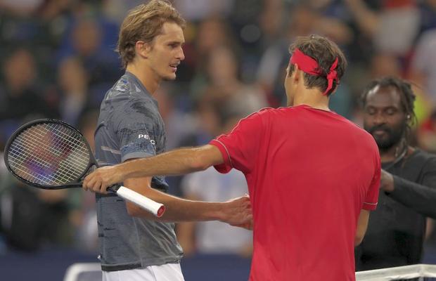 ATP SHANGHAI // VIDEO Zi nebună în tenisul masculin! Alexander Zverev îl învinge pe Federer după un meci dramatic! Elvețianul, înger și demon: punct IREAL + penalizare pentru comportament nesportiv