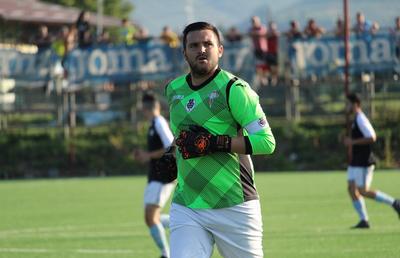 „Nebunia” de la Brașov! El e portarul care bate toate loviturile libere și se aseamnănă cu paraguayanul Jose Luis Chilavert