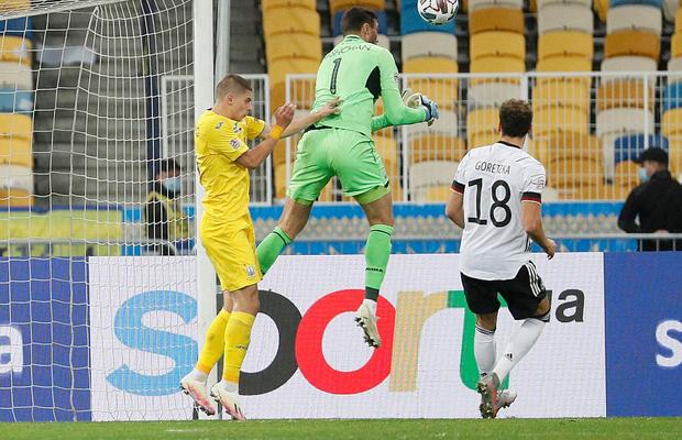 Mircea Lucescu are alt portar gafeur! Ce eroare a făcut omul său la naționala Ucrainei contra Germaniei