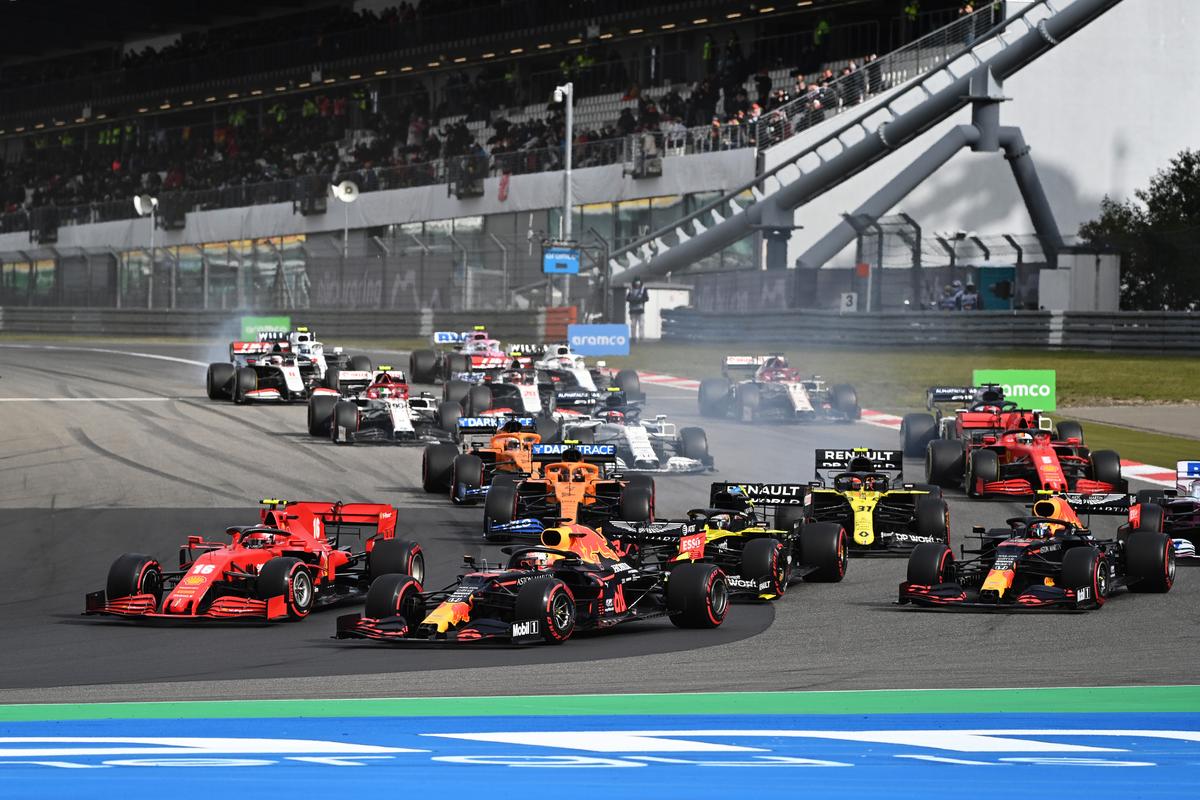 FOTO Lewis Hamilton a scris istorie: a câștigat Marele Premiu de la Eifel și a egalat recordul lui Michael Schumacher