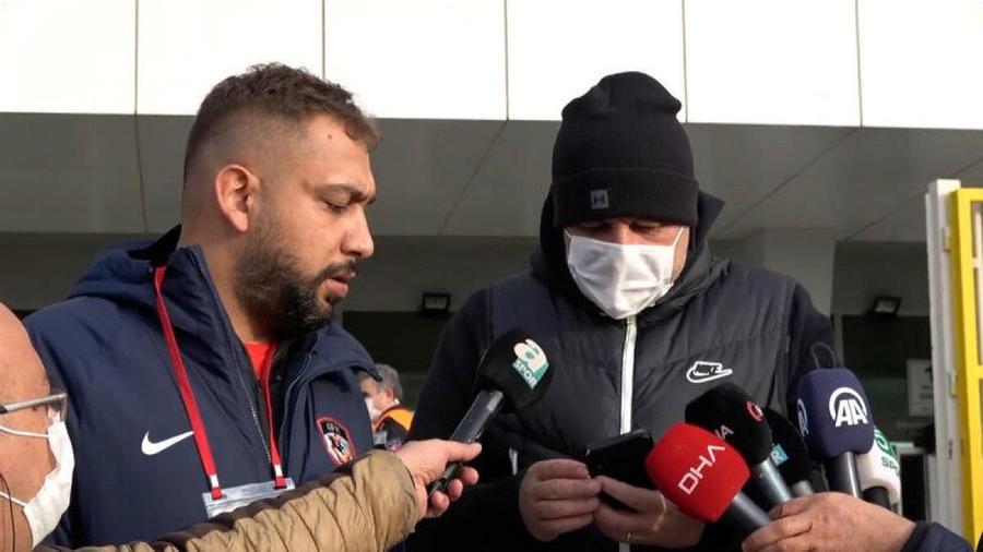 Oguzhan Erdogmuș (stânga), alături de Marius Șumudică Marius Șumudică, atacat de un fost colaborator din Turcia: „Ne insultă țara pe la spate”