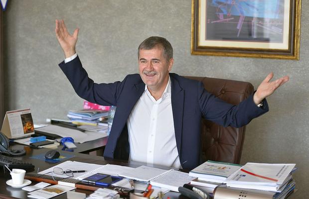 Interviu inedit cu Valeriu Iftime » Vorbește despre bani, teoria relativității, femeile care îi plac și autobiografia de 2 lei