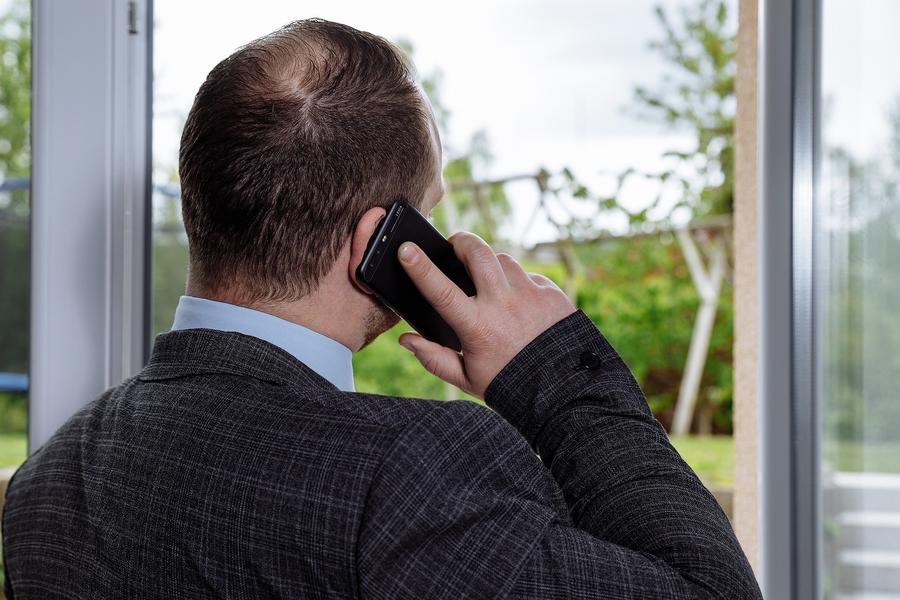 Cine plătește comisionul agenției imobiliare la închiriere: proprietarul sau chiriașul?