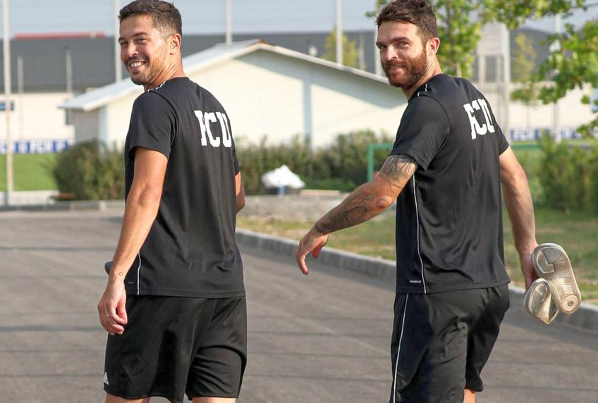 Gabi Iancu și Aurelian Chițu sunt arătați cu degetul de ultrași / Sursă foto: Facebook@ FCU Craiova