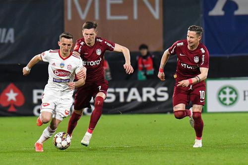 Ermal Krasniqi, în centru, cu numărul 7 // foto: Imago Images