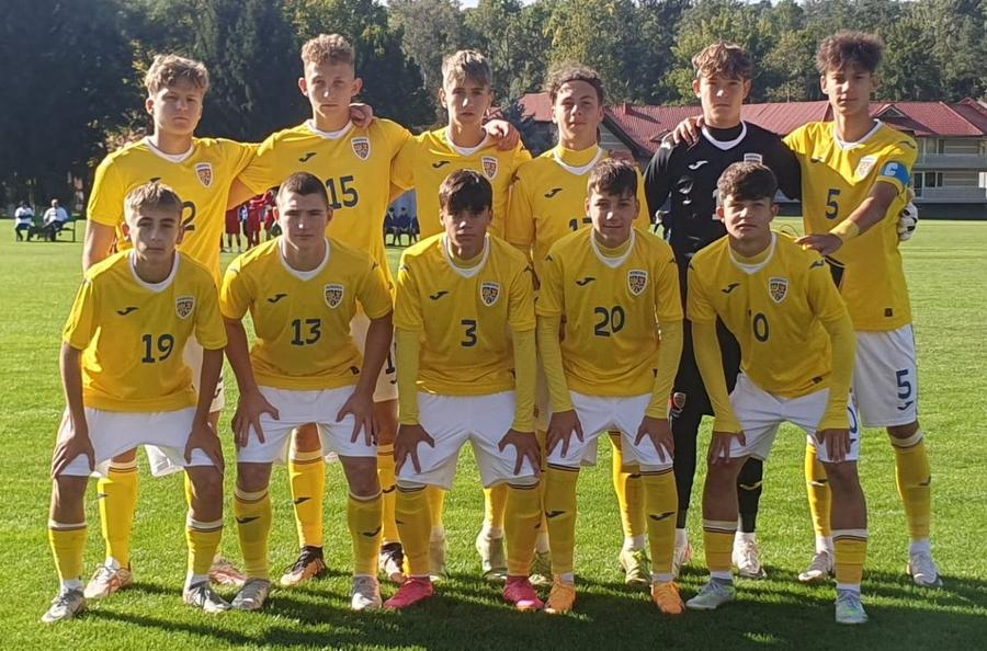 Raul Andrei Perțea (primul din dreapta jos), cu numărul 10 / Sursă foto: frf.ro Joacă la Real Madrid și a refuzat naționala Spaniei pentru a reprezenta România: „Fericit să fiu aici”