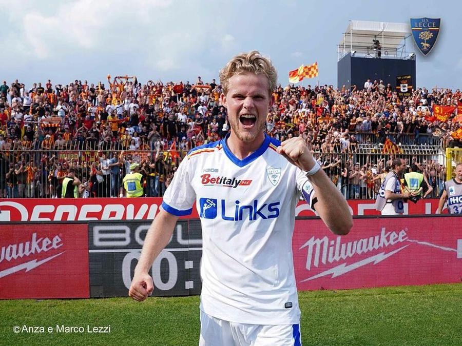 Morten Hjulmand în tricoul lui Lecce. Foto: Instagram Transfer de 45 de milioane de euro la Atletico » A ratat Cupa Mondială 2026 în play-off, dar și-a împlinit un vis!