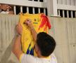 ”Tricolorii” dau autografe la finalul antrenamentului oficial din Cipru FOTO: Ionuț Iordache (GSP)