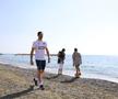Naționala României, la plimbare pe plaja din Larnaca. Foto: FRF