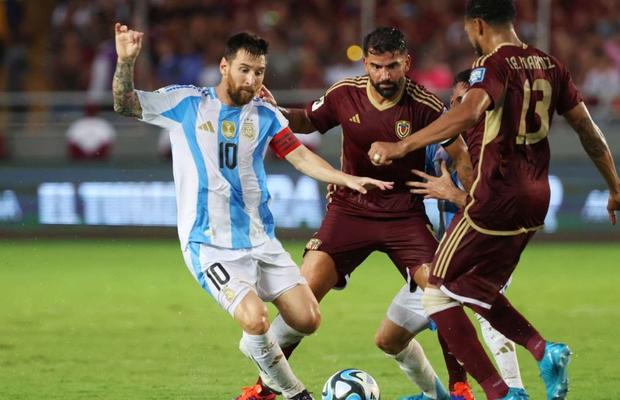 Surpriză în preliminariile Mondialului 2026! Leo Messi s-a împotmolit în noroiul din Venezuela