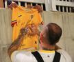 ”Tricolorii” dau autografe la finalul antrenamentului oficial din Cipru FOTO: Ionuț Iordache (GSP)
