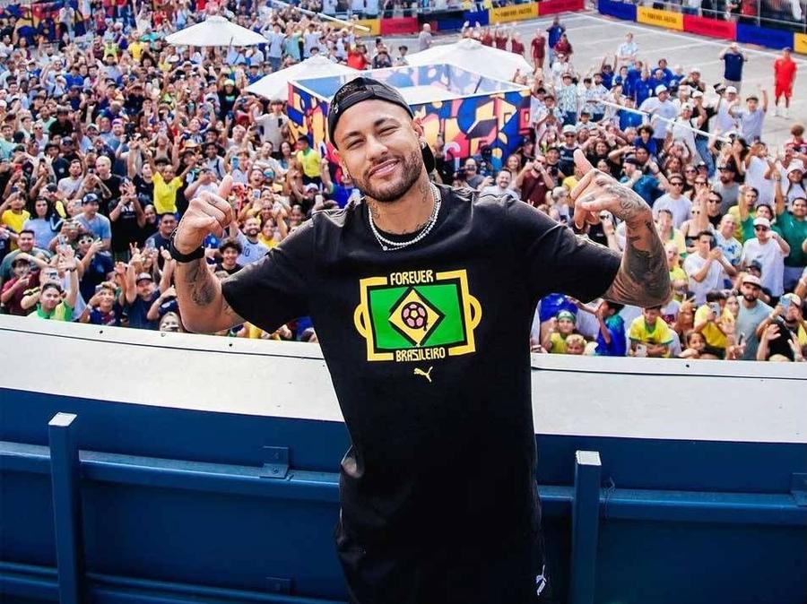 Neymar rămâne încă foarte iubit de fanii brazilieni, deși fotbalul pare să fi trecut pe plan secund / Foto: Imago Nu e glumă! Câți bani a câștigat Neymar pentru fiecare atingere de balon în anul 2024
