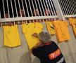 ”Tricolorii” dau autografe la finalul antrenamentului oficial din Cipru FOTO: Ionuț Iordache (GSP)