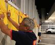 ”Tricolorii” dau autografe la finalul antrenamentului oficial din Cipru FOTO: Ionuț Iordache (GSP)
