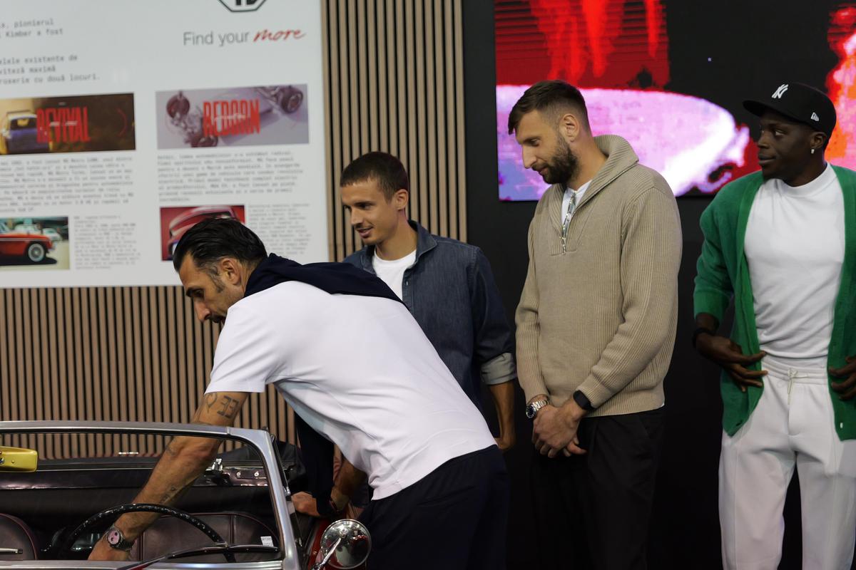 FCSB, jucători, Charalambous și MM Stoica, la Salonul Auto