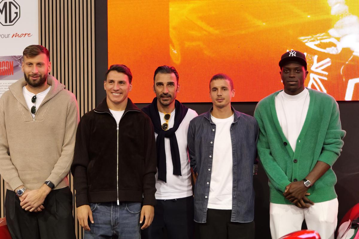 FCSB a „parcat” la Salonul Auto București » Întrebarea care i-a făcut pe toți să râdă
