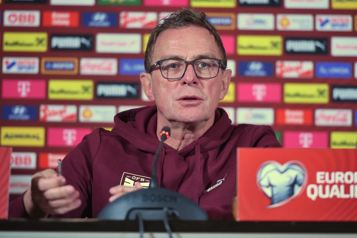 Selecționerul Austriei a venit cu bicicleta specială în conferință, apoi a numit cei mai periculoși 2 fotbaliști „tricolori”: „Rapizi și tehnici!”