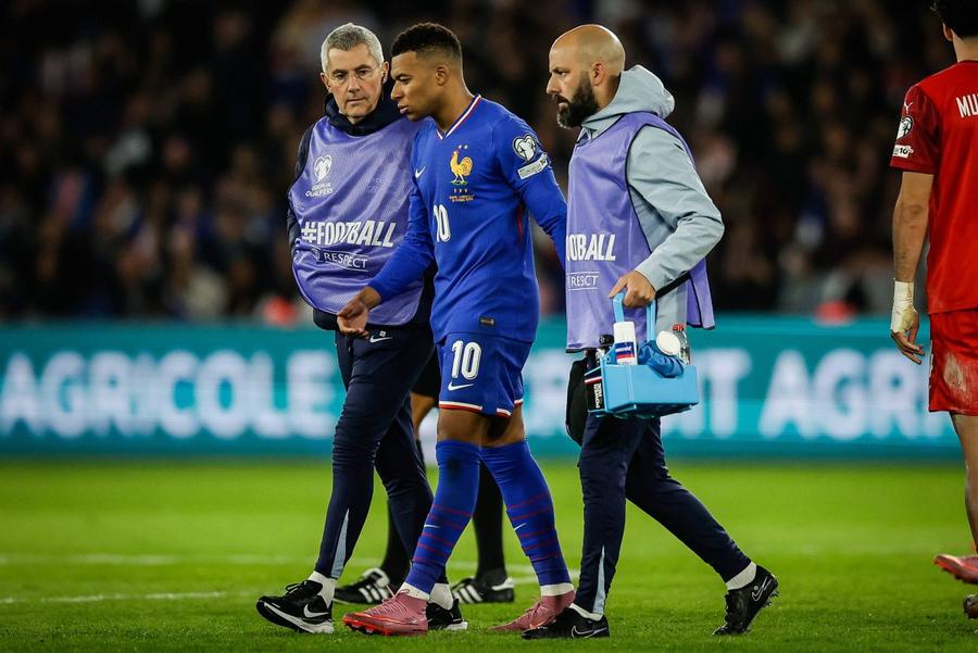 Kylian Mbappe are 17 goluri și 4 assisturi în 13 meciuri jucate în acest sezon la Real Madrid și naționala Franței / Foto: Imago Alarmă cu Kylian Mbappe! » Căpitanul a părăsit lotul naționalei Franței
