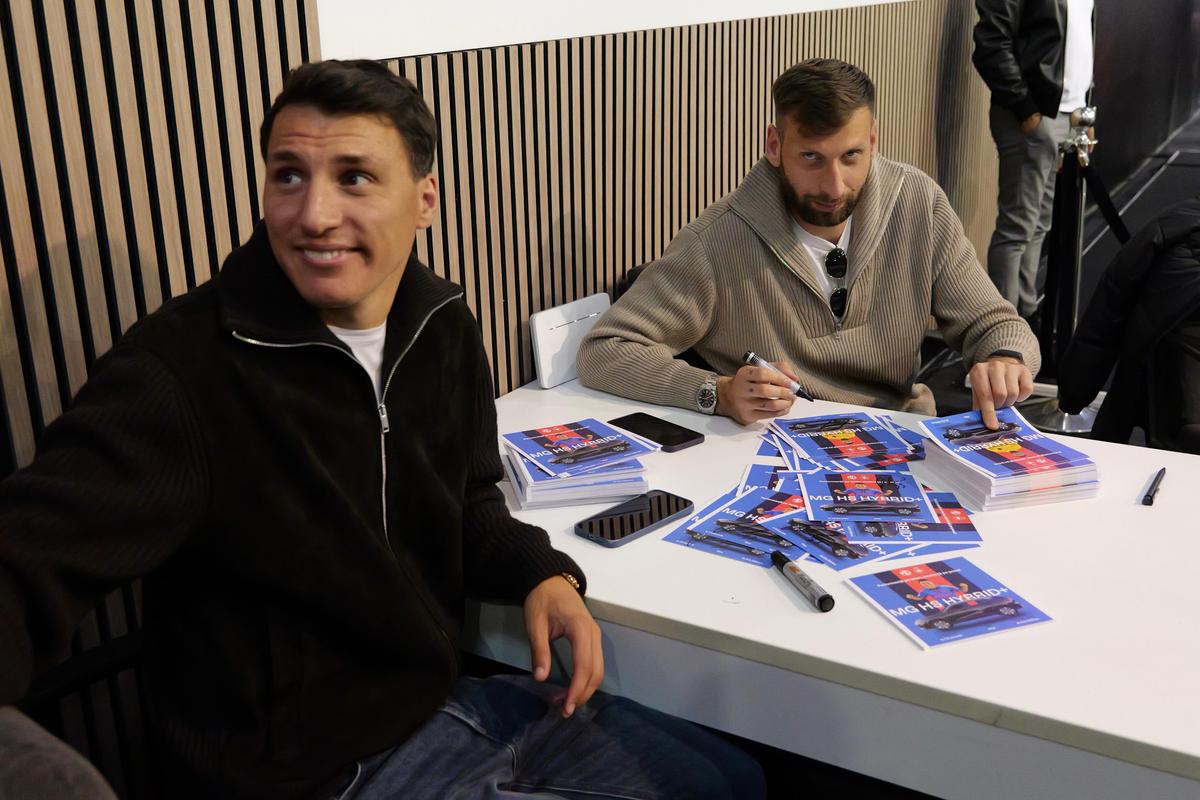 FCSB a „parcat” la Salonul Auto București » Întrebarea care i-a făcut pe toți să râdă