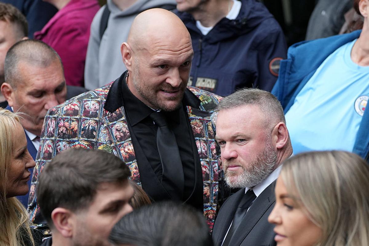 Imagini sfâșietoare la înmormântare: Wayne Rooney, în lacrimi » Multe nume mari au venit să-și ia adio