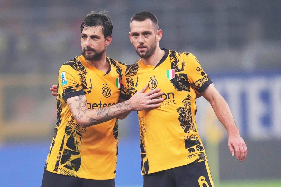 Chivu trimite un fundaș la schimb la Al-Hilal » Artificiul prin care Inter facilitează transferul dorit