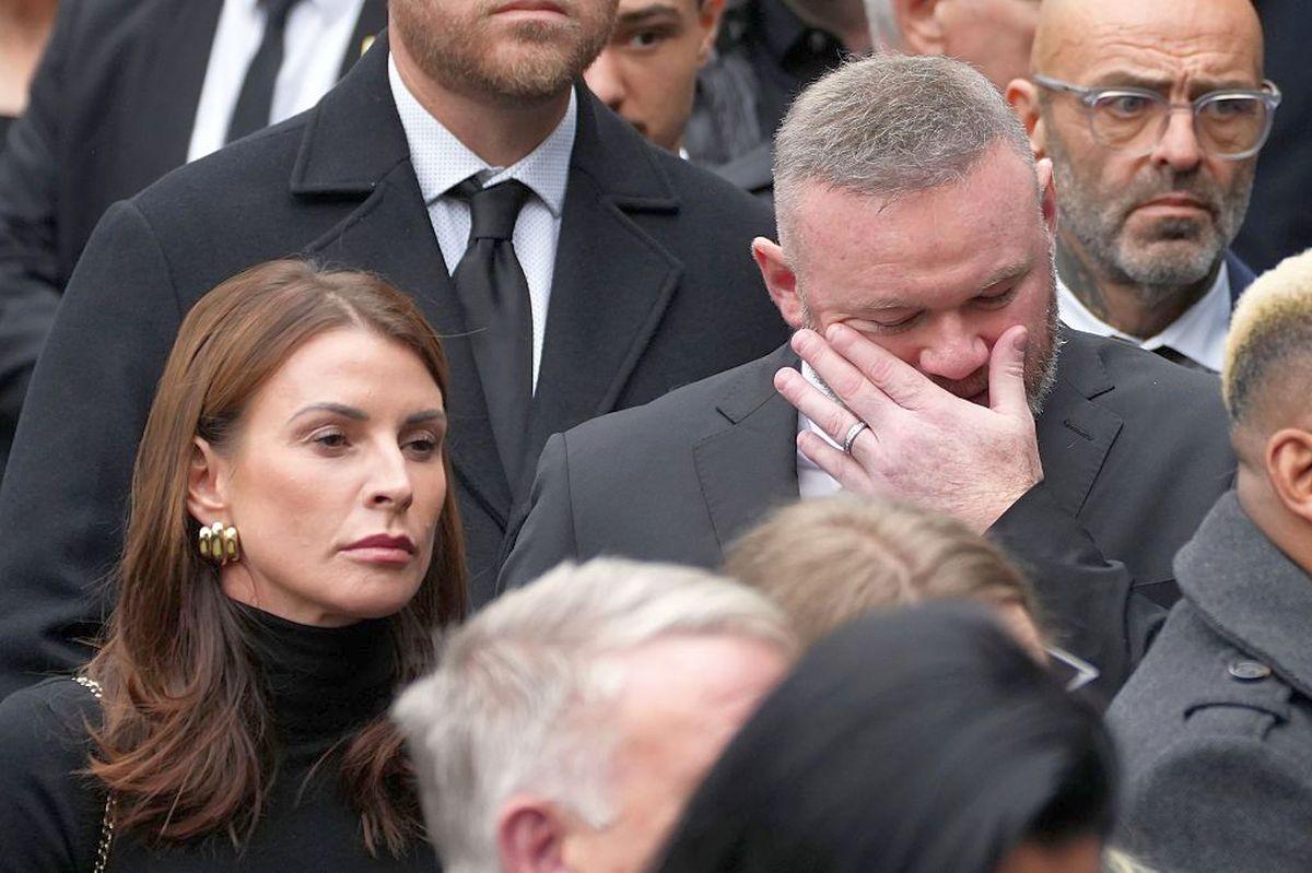 Imagini sfâșietoare la înmormântare: Wayne Rooney, în lacrimi » Multe nume mari au venit să-și ia adio