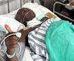 Samuel Asamoah, gesticulând optimist pe patul de spital / sursă foto: resource.ttplus.cn