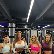 Valentina Lăzărescu și câteva dintre clientele ei