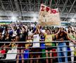 Fanii argentinieni au fost creativi la întâlnirea cu Simone Biles  FOTO Guliver/GettyImages