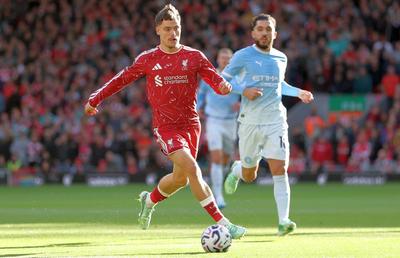 Polițist grav rănit și zece persoane arestate după derby-ul Manchester City - Liverpool