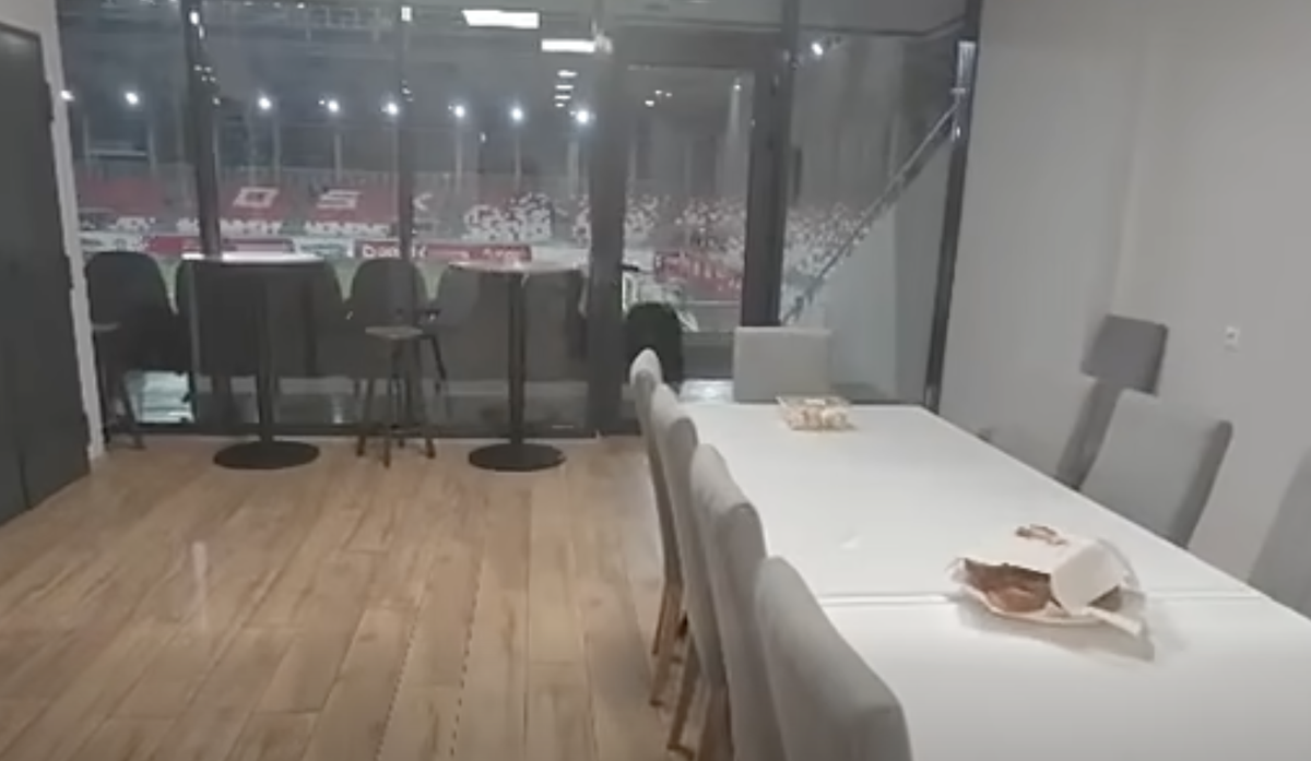 Continuă războiul dintre Dinamo și Sepsi » Andrei Nicolescu a publicat imagini din lojă: „Câteva platouri cu mezel. La alții era ca la nuntă”